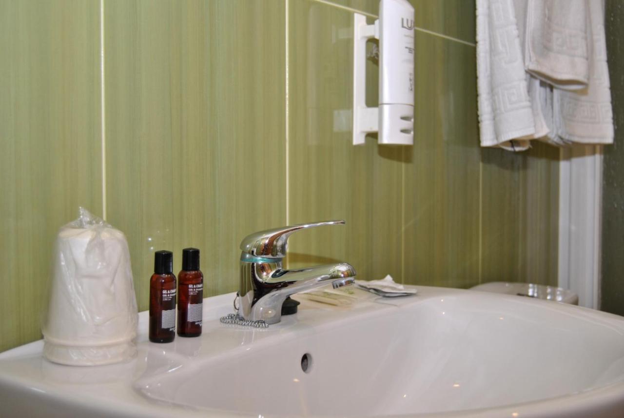 Hotel Reigosa ปอนเตเบดรา ภายนอก รูปภาพ