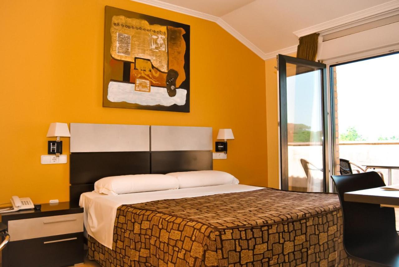 Hotel Reigosa ปอนเตเบดรา ภายนอก รูปภาพ