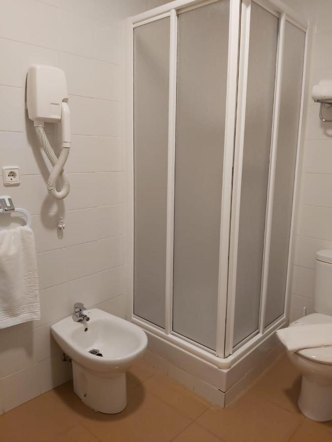 Hotel Reigosa ปอนเตเบดรา ภายนอก รูปภาพ