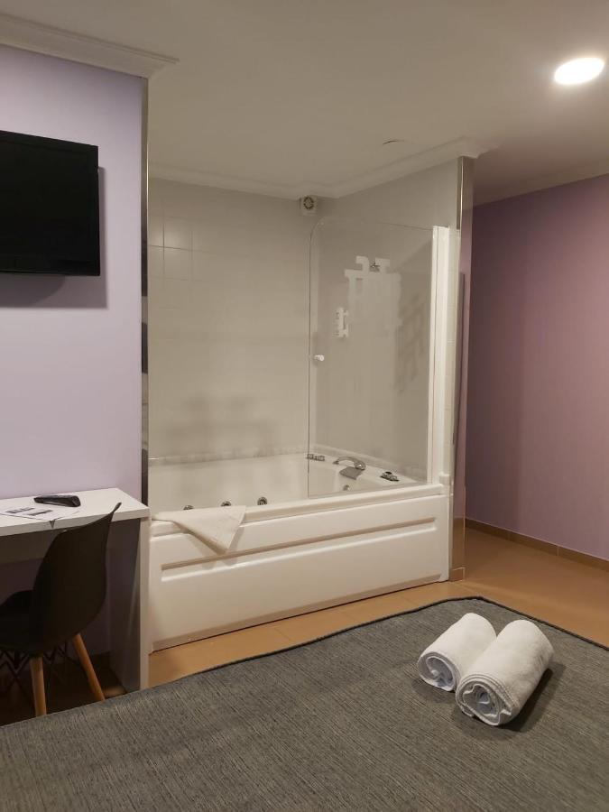 Hotel Reigosa ปอนเตเบดรา ภายนอก รูปภาพ