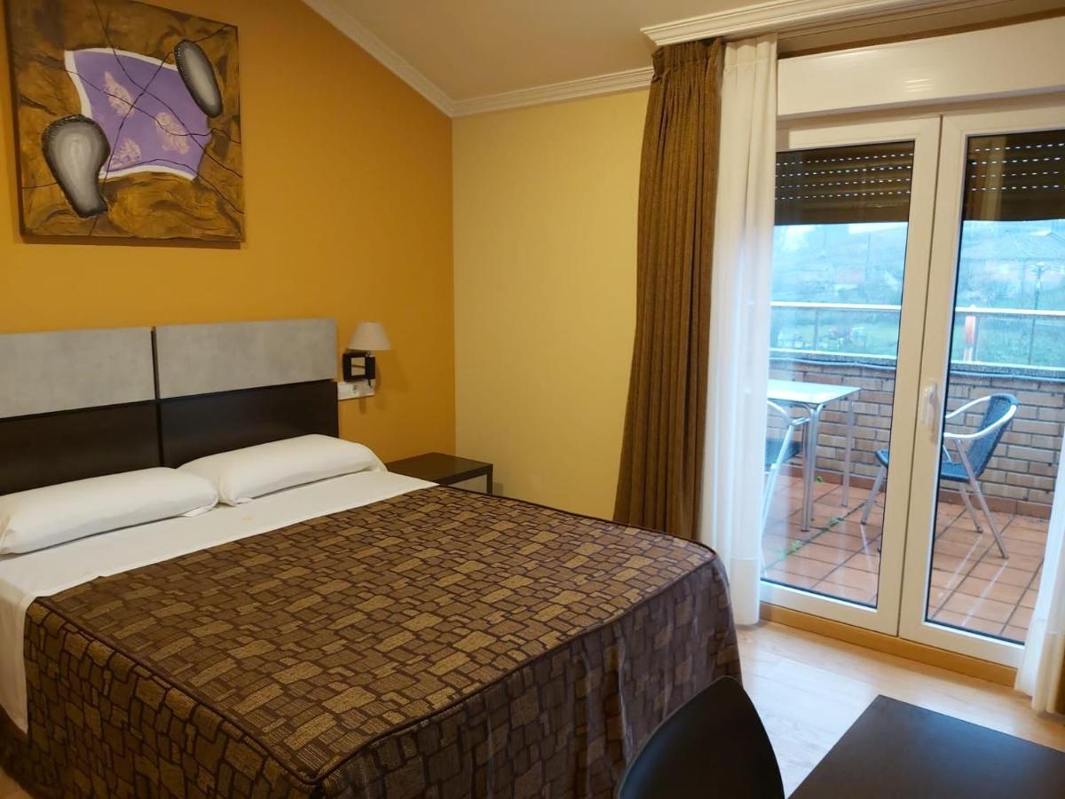 Hotel Reigosa ปอนเตเบดรา ภายนอก รูปภาพ