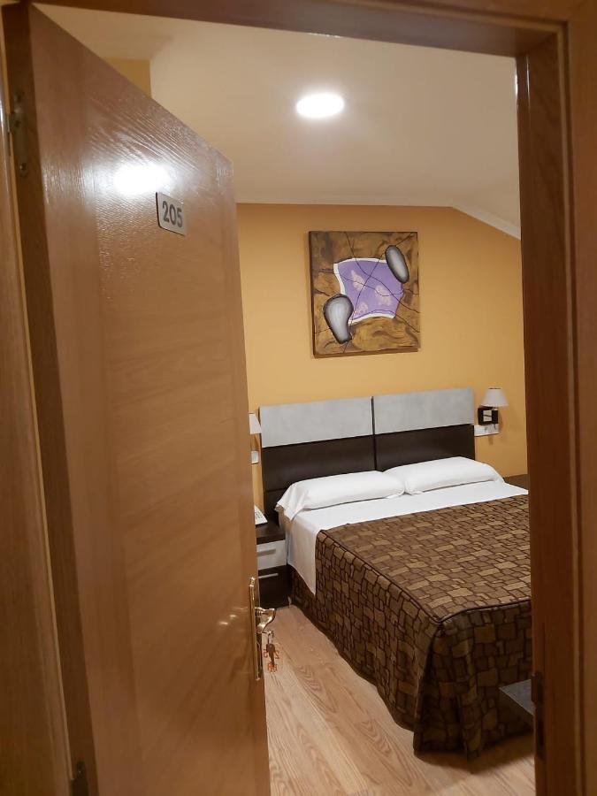 Hotel Reigosa ปอนเตเบดรา ภายนอก รูปภาพ