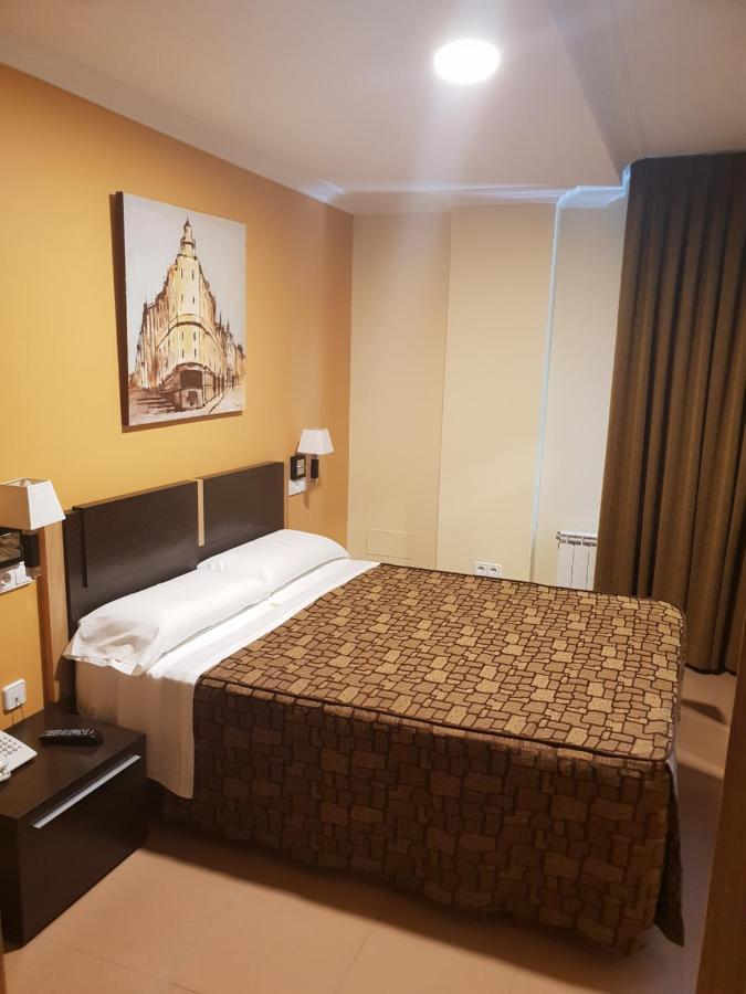 Hotel Reigosa ปอนเตเบดรา ภายนอก รูปภาพ